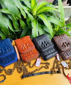 Hình ảnh túi đựng điện thoại da gù cá sấu xanh navy cao cấp, bền bỉ, năng động, tiện dụng.
