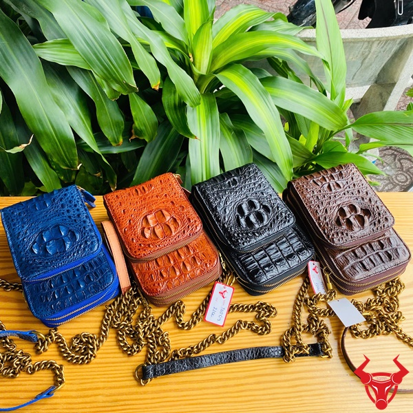 Túi Da Cá Sấu Nâu Đỏ Cao Cấp Bền Bỉ Năng Động Tiện Dụng Hình ảnh túi đựng điện thoại da gù cá sấu xanh navy cao cấp, bền bỉ, năng động, tiện dụng.