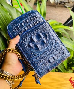 Hình ảnh túi da cá sấu xanh navy cao cấp, bền bỉ, năng động, tiện dụng.