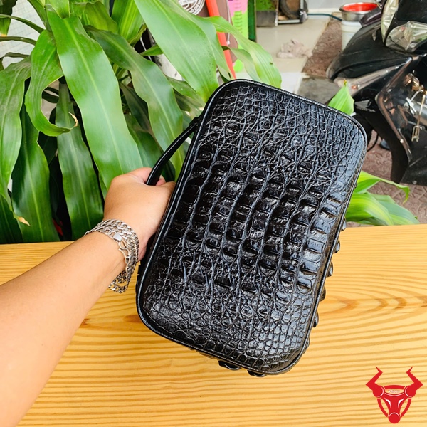 Túi Xách Tay Da Cá Sấu Màu Đen – Phong Cách Doanh Nhân Thành Đạt Túi clutch golf CJA4 da cá sấu đen – đẳng cấp quý ông.