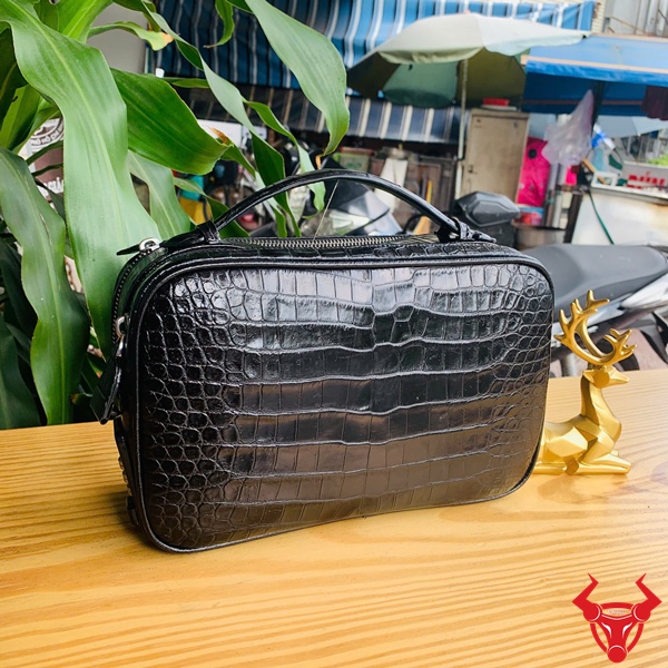 Clutch Golf Xách Tay Da Cá Sấu Thật – Sang Trọng Tuyệt Đối Clutch golf da cá sấu đen – phụ kiện nam cá tính.