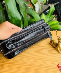 Clutch da cá sấu CJA8 – biểu tượng phong cách quý ông.