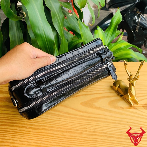 CJA8 – Clutch Da Cá Sấu Chính Hãng Cho Doanh Nhân Clutch da cá sấu CJA8 – biểu tượng phong cách quý ông.