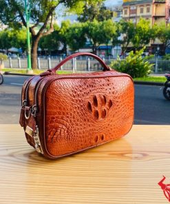 Túi xách tay thời trang nam da cá sấu CJA4 nâu đỏ
