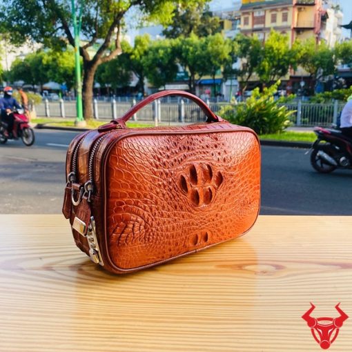 Túi xách tay thời trang nam da cá sấu CJA4 nâu đỏ