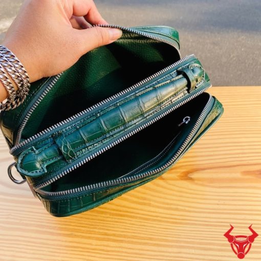 Túi clutch da cá sấu xanh lá thật – biểu tượng thời thượng.