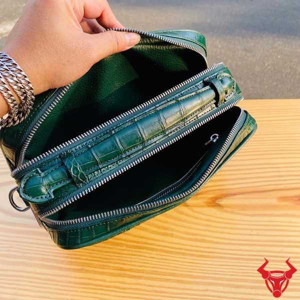 Clutch Nam Thời Trang Da Cá Sấu Xanh – Đẹp Bền, Mạnh Mẽ Túi clutch da cá sấu xanh lá thật – biểu tượng thời thượng.