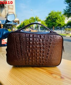 Clutch nam da gù cá sấu CJA4 màu nâu đất chính hãng