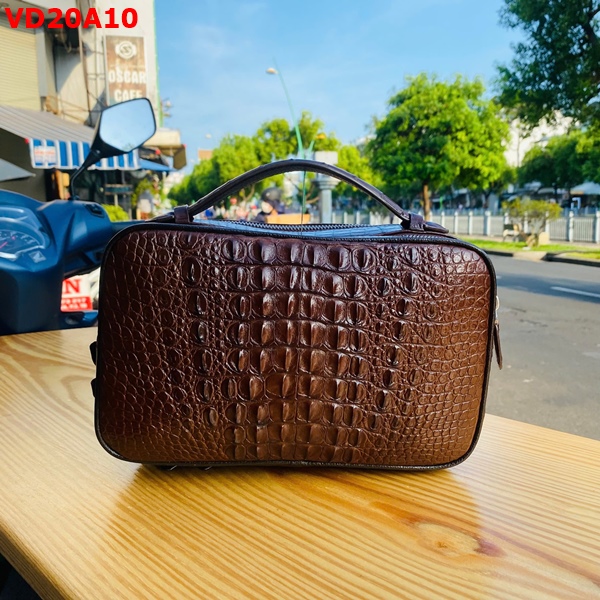 Túi Xách Tay Nam Da Cá Sấu Gù Sang Trọng CJA4 Clutch nam da gù cá sấu CJA4 màu nâu đất chính hãng