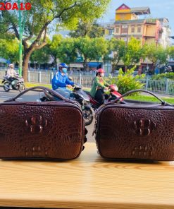 Túi golf da gù cá sấu màu nâu đất đậm chất nam tính.