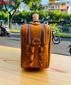 Túi golf tay cầm da cá sấu màu vàng bò phong cách thời trang.