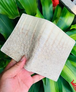 Ví da cá sấu bạch tạng VJA8, đại diện cho thời trang và đẳng cấp.