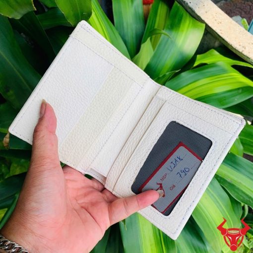Ví da cá sấu bạch tạng VJA8, đại diện cho thời trang và đẳng cấp.