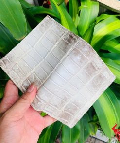 Ví da cá sấu bạch tạng, đại diện cho thời trang và đẳng cấp.