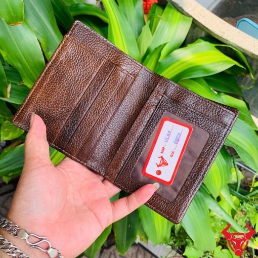 Ví da cá sấu nguyên con màu nâu đất, biểu tượng thời trang cao cấp, thiết kế đẳng cấp.