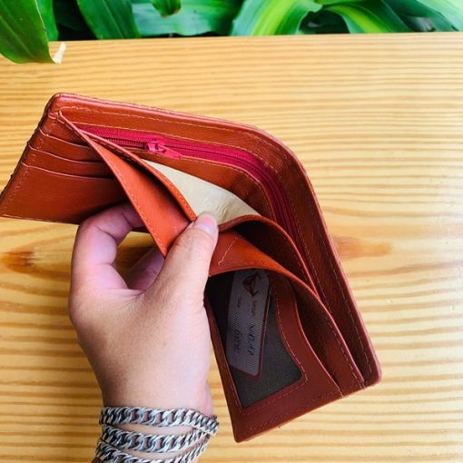 Ví da cá sấu nguyên con gù đầu nâu đỏ – phụ kiện của người khác biệt.