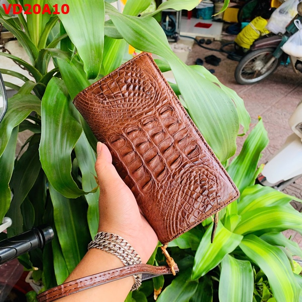 Ví Cầm Tay Da Gai Lưng Cá Sấu BZA1 | Sang Trọng – Mạnh Mẽ – Thời Trang Ví cầm tay gai lưng cá sấu BZA1 dành cho quý ông mạnh mẽ, cá tính.