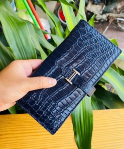 Ví nữ da cá sấu Thái Lan BYA8 khóa chữ T tinh xảo