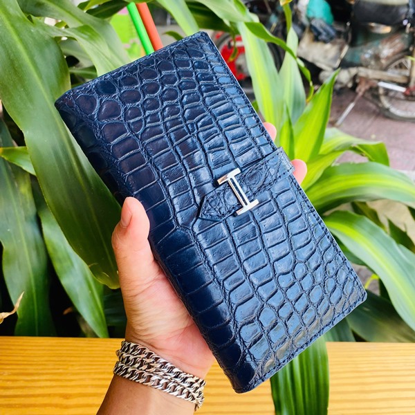 Ví Nữ Thái Lan BYA8 – Thiết Kế Quý Tộc, Da Cá Sấu Tự Nhiên Ví da cá sấu nữ Thái Lan màu navy độc đáo