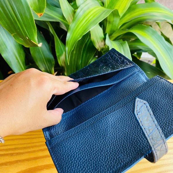 Thời Trang Cao Cấp Với Ví Cầm Tay Nữ BYA8 Da Cá Sấu Thái Ví nữ da cá sấu BYA8 màu xanh navy thời thượng