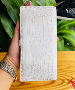 Ví cầm tay nữ BYA8 da cá sấu trắng thanh lịch