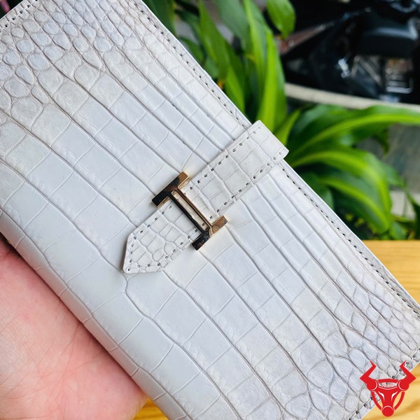 Phụ Kiện Nữ Cao Cấp – Ví Da Cá Sấu Hai Gấp BYA8 Ví nữ cao cấp BYA8 da cá sấu trắng sang trọng