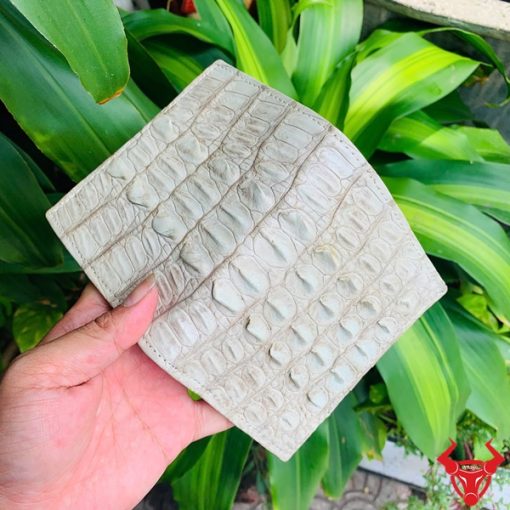 Chiếc ví da cá sấu 1M bạch tạng cao cấp, thiết kế thời trang, biểu tượng của sự thành đạt và đẳng cấp.