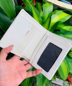 Ví da cá sấu 1M màu bạch tạng, biểu tượng thời trang cao cấp, thiết kế đẳng cấp.