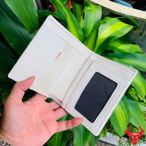 Ví da cá sấu 1M màu bạch tạng, biểu tượng thời trang cao cấp, thiết kế đẳng cấp.