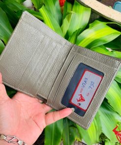 Ví da cá sấu màu xám, biểu tượng thời trang cao cấp, thiết kế đẳng cấp.