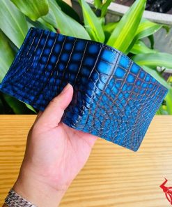 Ví da cá sấu 2M xanh patina, biểu tượng thời trang cao cấp, thiết kế đẳng cấp.