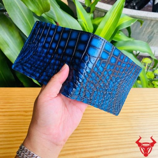 Ví da cá sấu 2M xanh patina, biểu tượng thời trang cao cấp, thiết kế đẳng cấp.