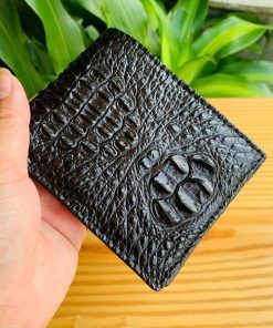 Ví đứng da cá sấu gù đầu VBA7, lịch lãm trong từng đường nét tự nhiên.