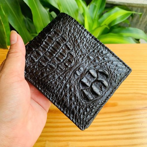 Ví đứng da cá sấu gù đầu VBA7, lịch lãm trong từng đường nét tự nhiên.