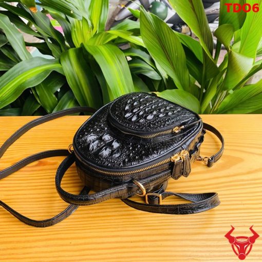 Balo mini cá sấu, đen huyền bí.