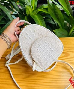 Balo mini cá sấu, gọn nhẹ, thanh lịch.