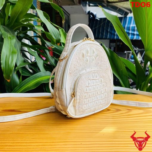 Balo mini cá sấu, trẻ trung, hiện đại.