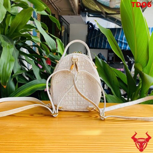 Balo mini cá sấu, thanh lịch, khác biệt.