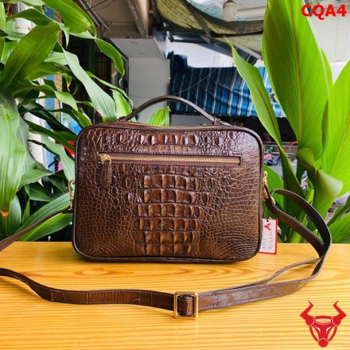 Clutch cá sấu nâu đất, đẳng cấp.
