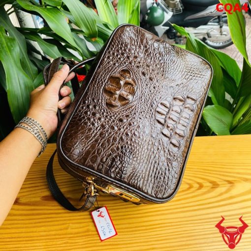 Clutch cá sấu nâu đất, đẳng cấp.