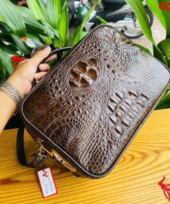 Clutch cá sấu 2 ngăn nâu đất, thời thượng.