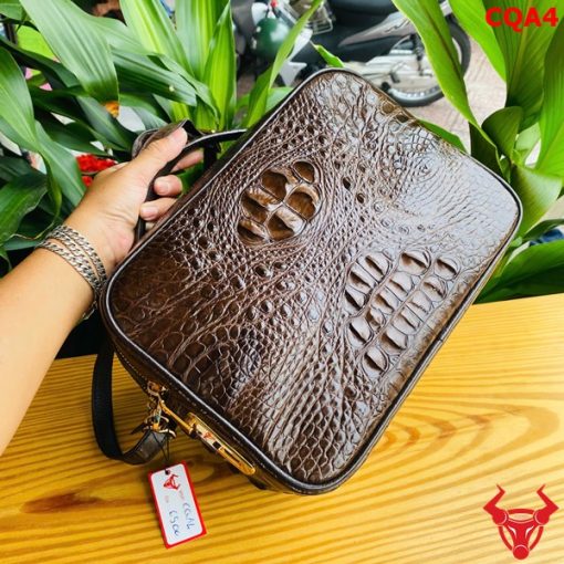 Clutch cá sấu 2 ngăn nâu đất, thời thượng.