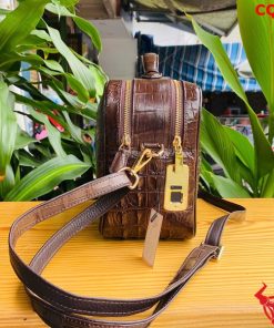Clutch cá sấu nâu đất, lịch lãm.