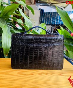 Clutch da bụng cá sấu đen, cao cấp.