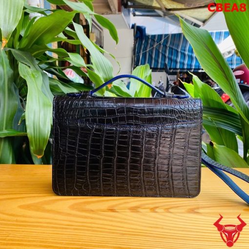 Clutch da bụng cá sấu đen, cao cấp.