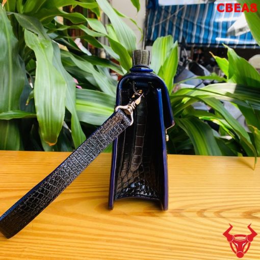 Clutch cá sấu đen đẳng cấp.