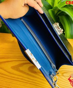 Clutch cá sấu đen thời trang cao cấp.