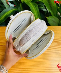 Túi tròn cá sấu bạch tạng, nổi bật, sang trọng.