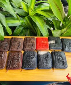 Ví mini cá sấu đen gu tinh tế.