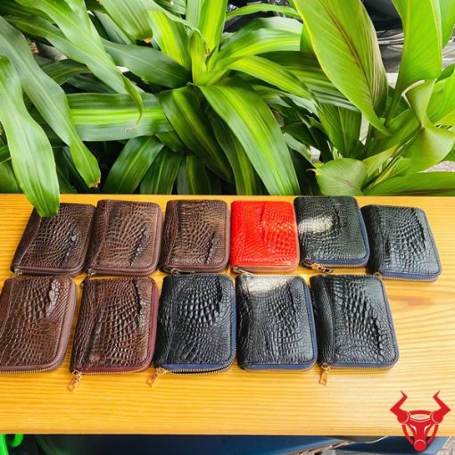 Ví mini cá sấu đen gu tinh tế.